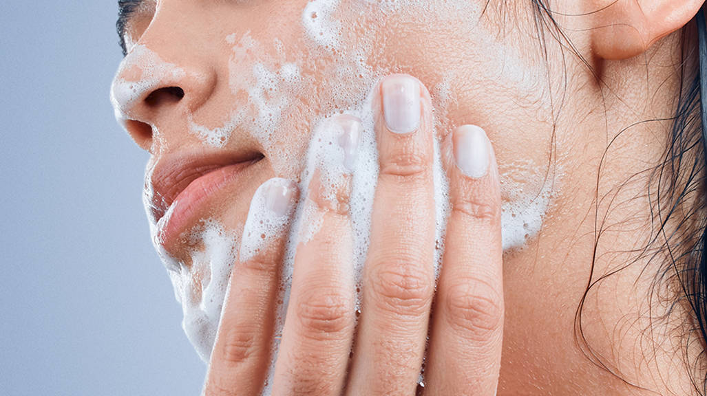 How to outlet cleanse skin naturally